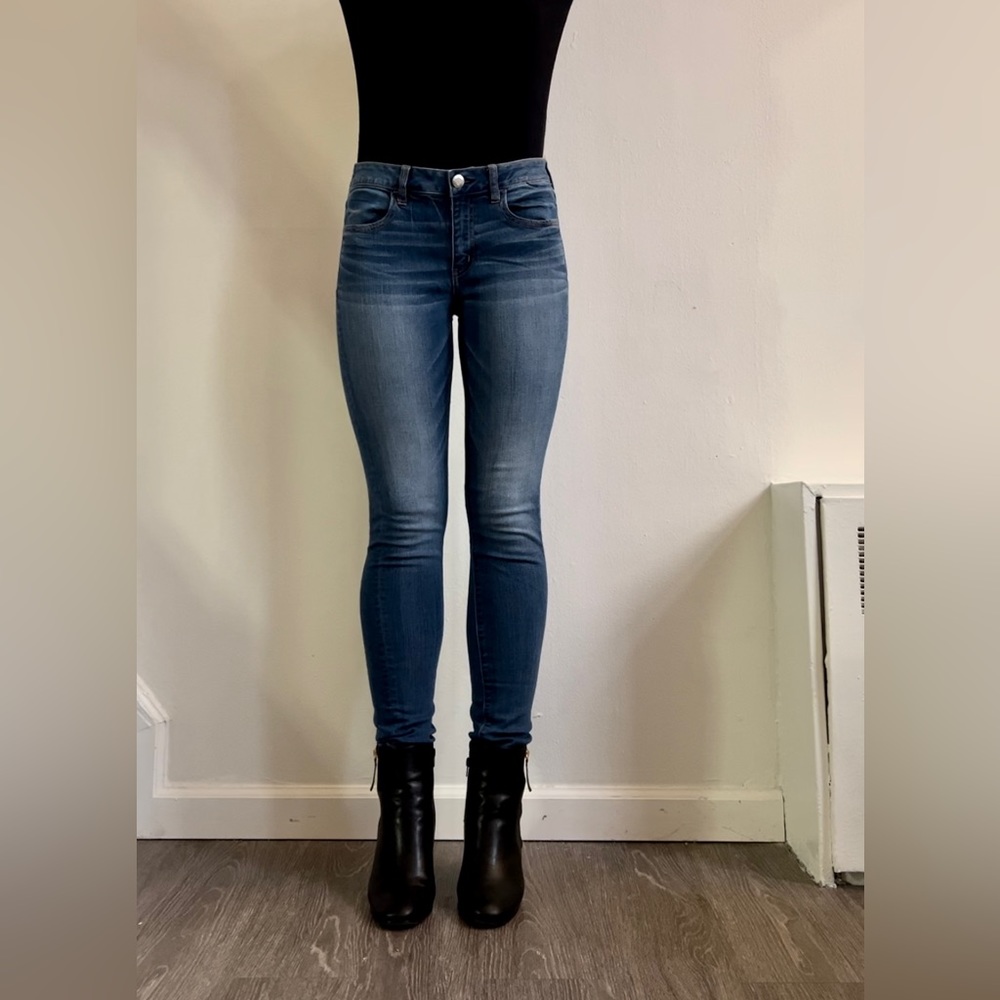 size 10 women’s dark washed American Eagle “super stretch” skinny jeans